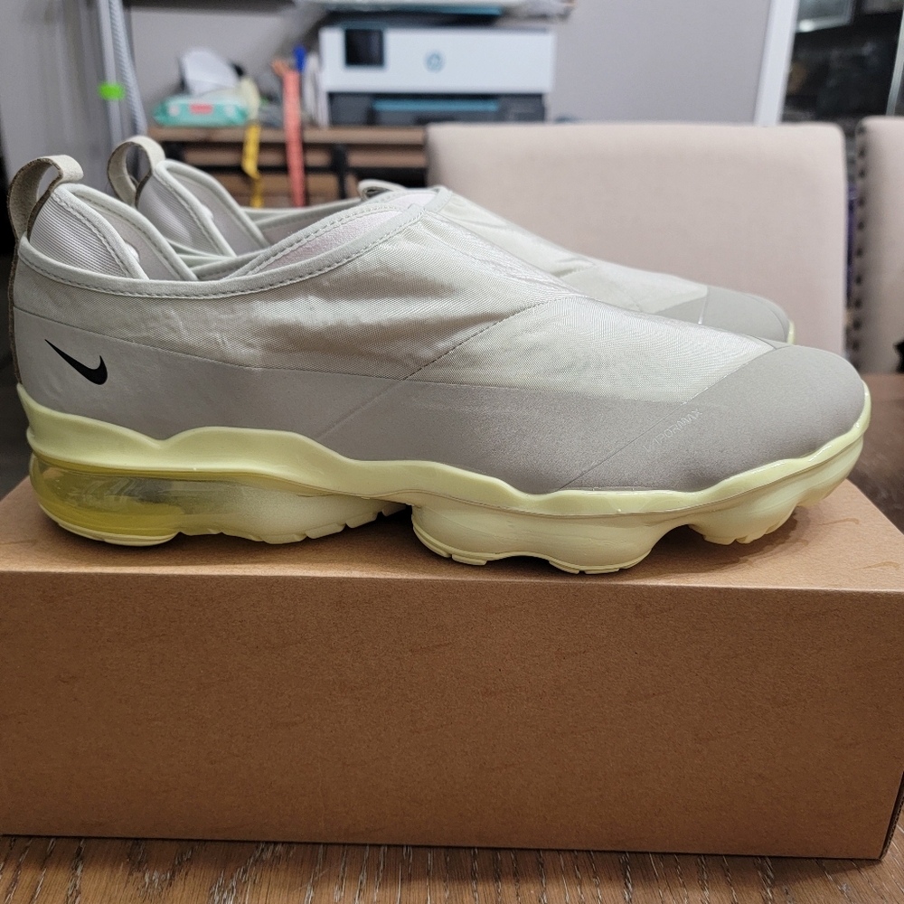 Nike air vapormax Moc Roam slip ons, new in box, 11.5 men/ 13 women, light stone